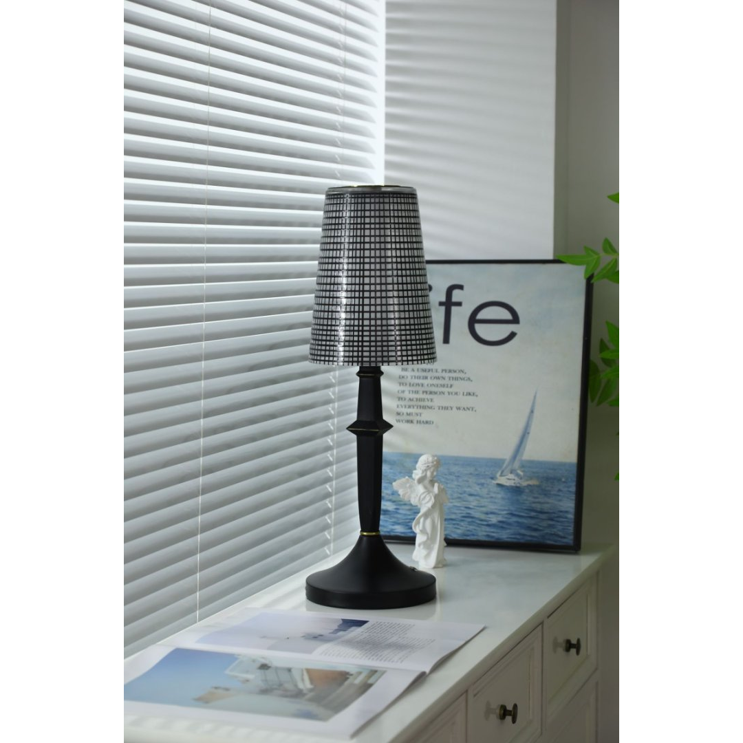 devon-black-table-lamp