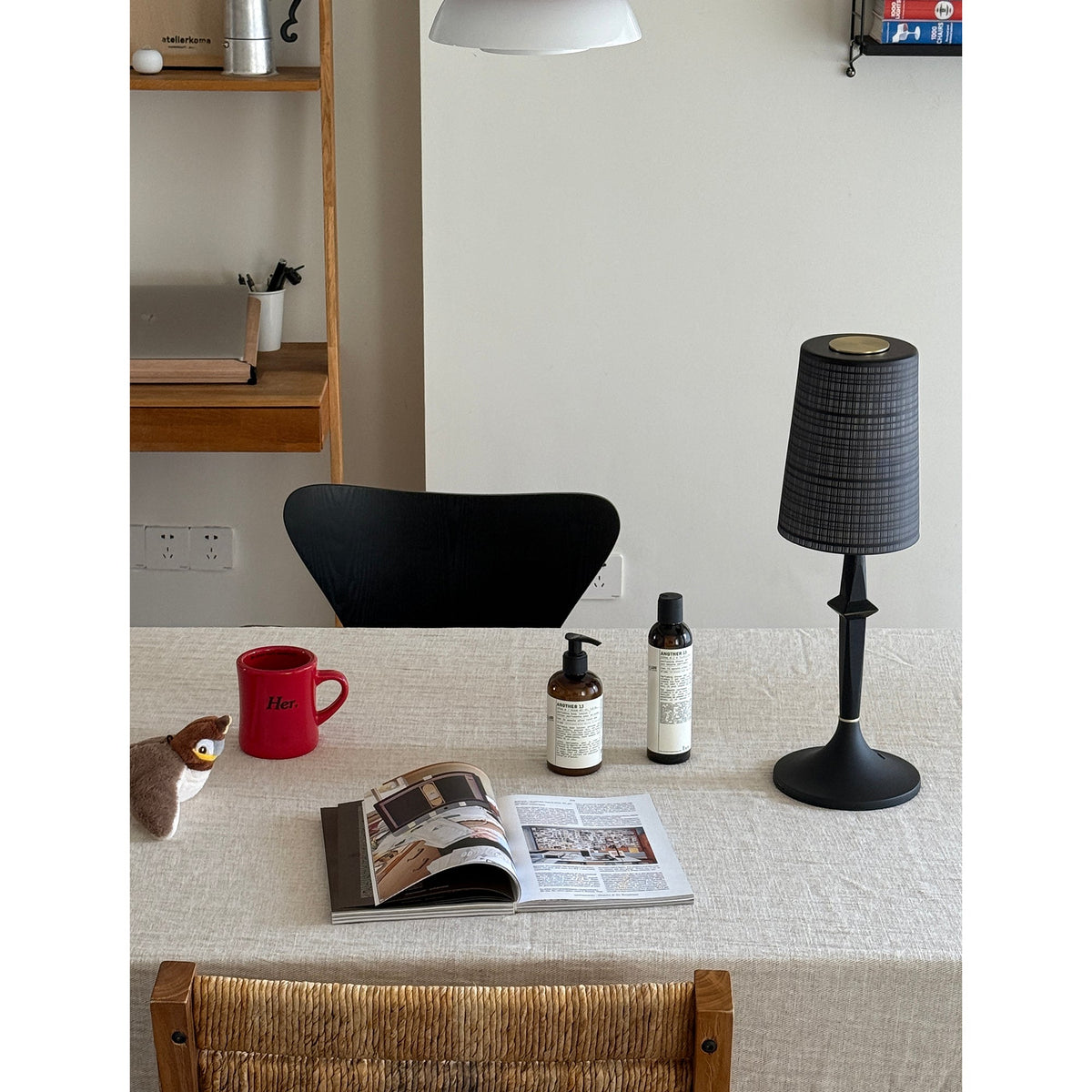 devon-black-table-lamp