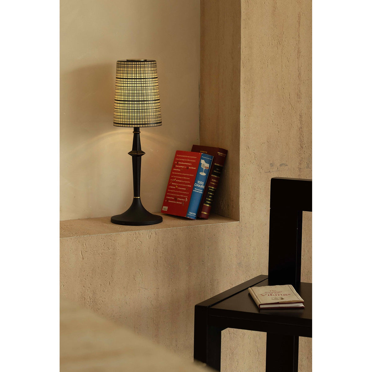 devon-black-table-lamp