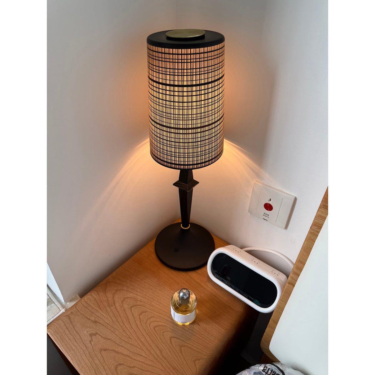 devon-black-table-lamp