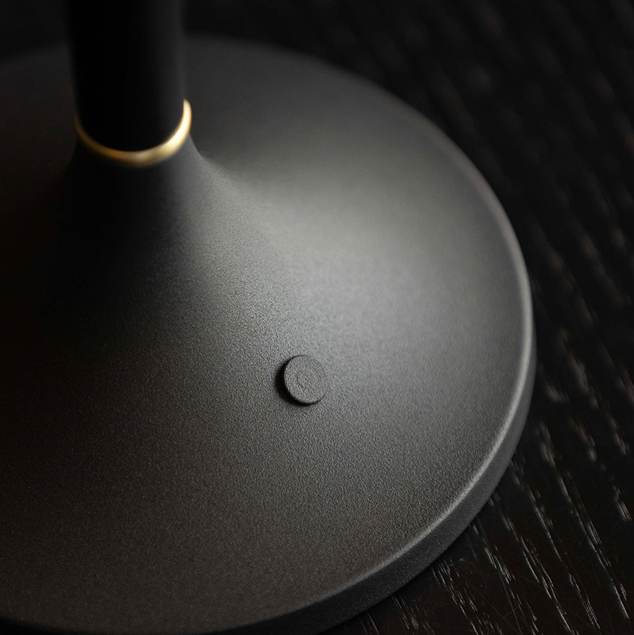 devon-black-table-lamp