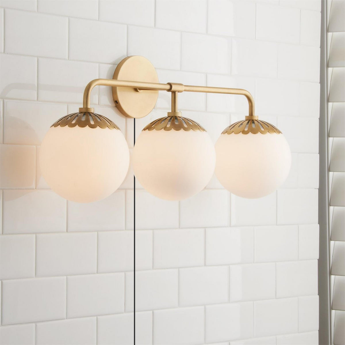 dewdrop-globe-plug-in-sconce