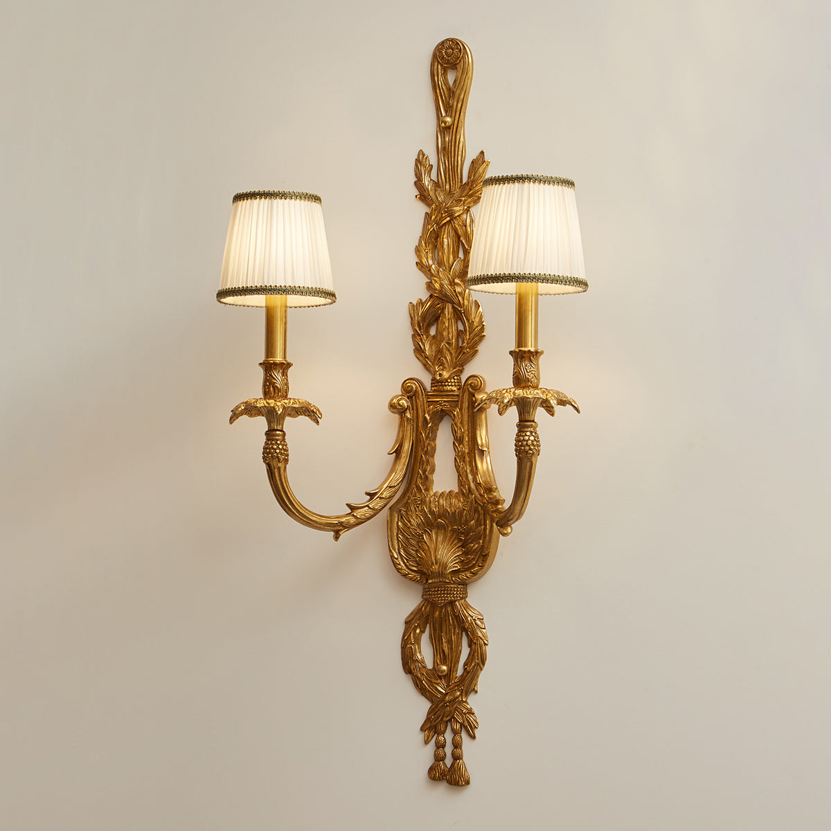 dominique-brass-wall-lamp