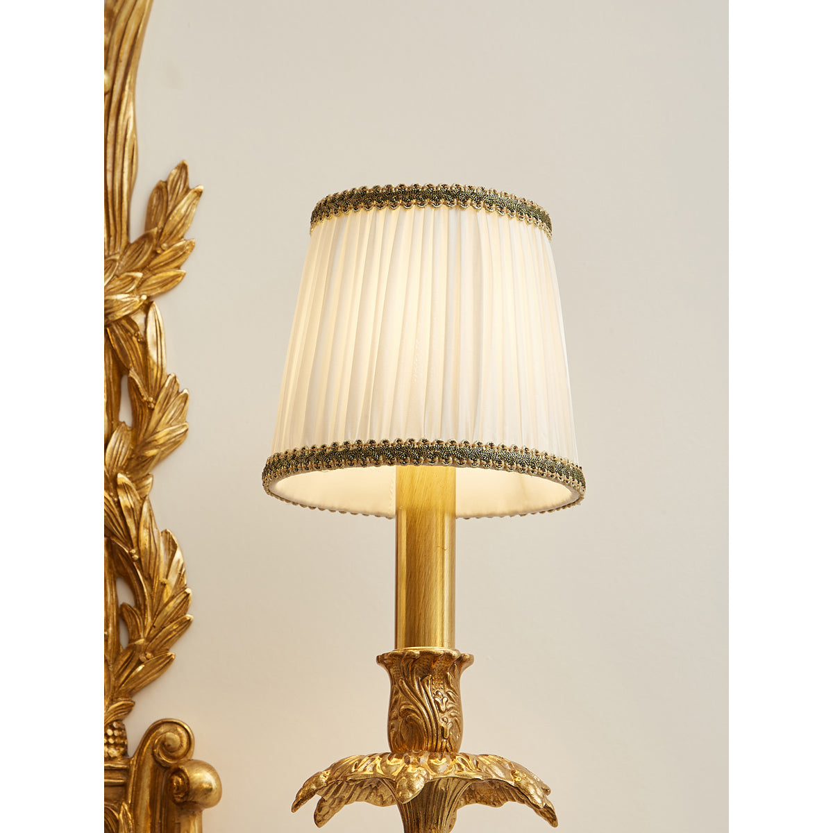 dominique-brass-wall-lamp