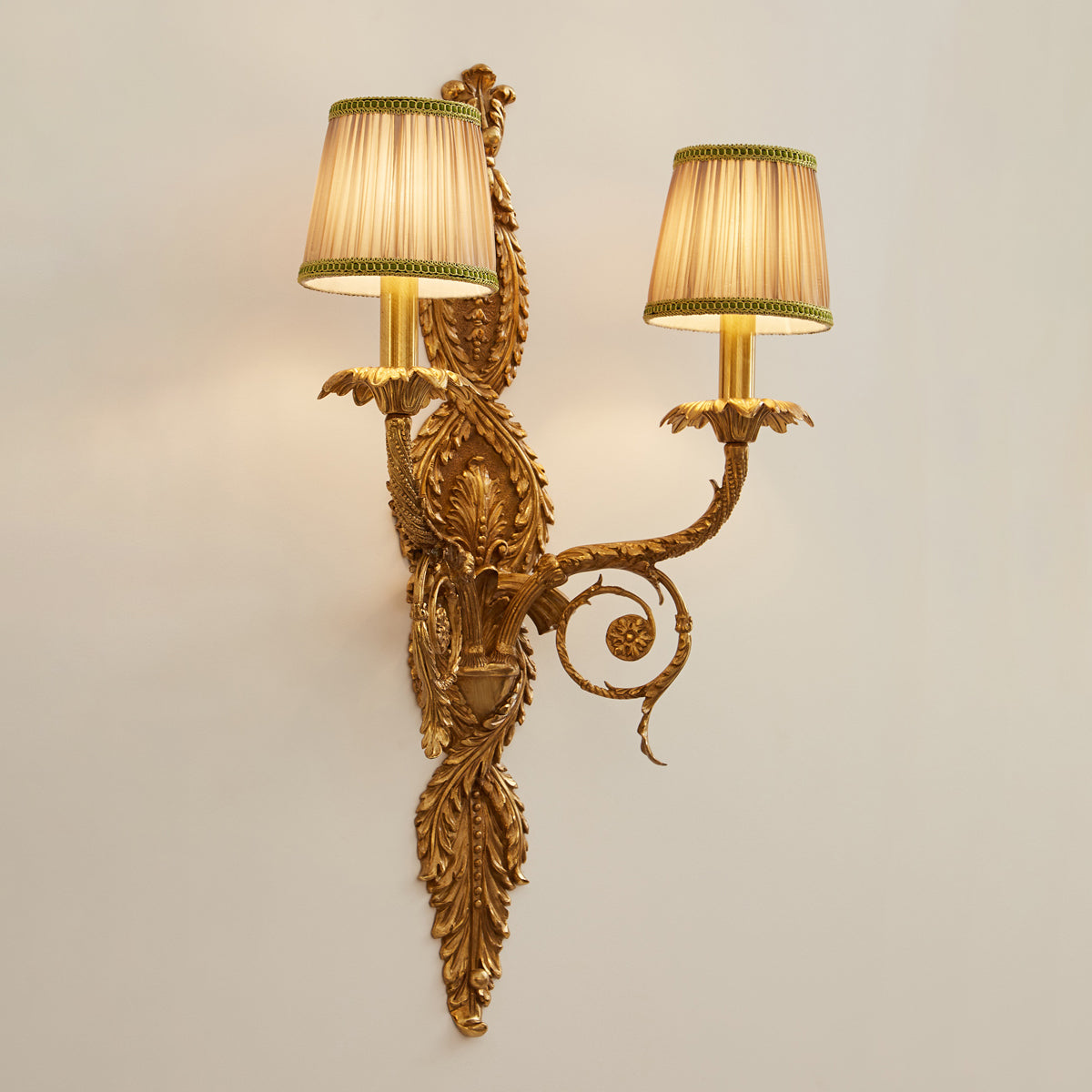 dominique-brass-wall-lamp
