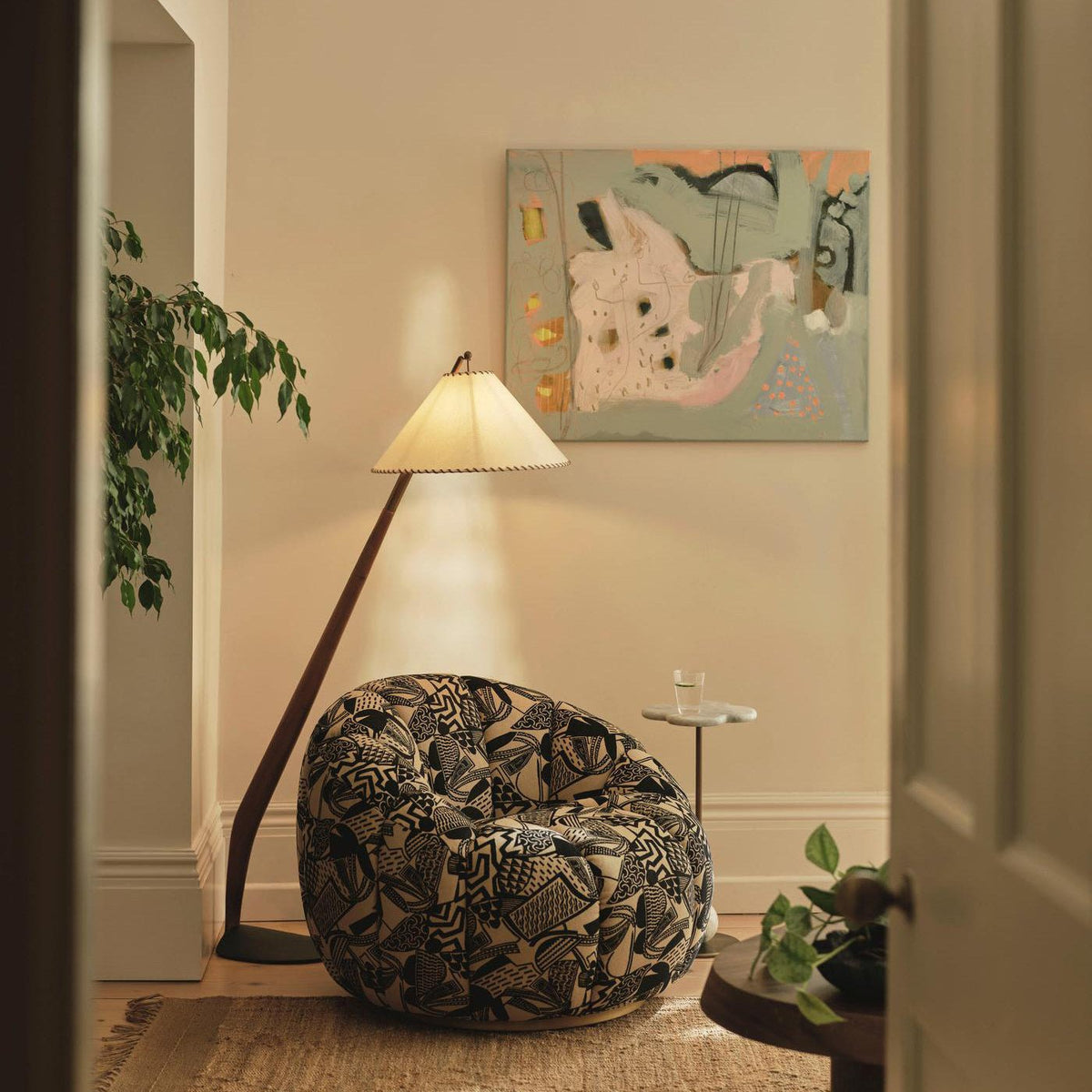 Driftwood Tilt Floor Lamp – Natural Wood & Fabric Shade, Modern Floor Light