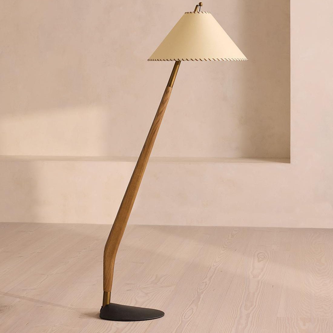 Driftwood Tilt Floor Lamp – Natural Wood & Fabric Shade, Modern Floor Light