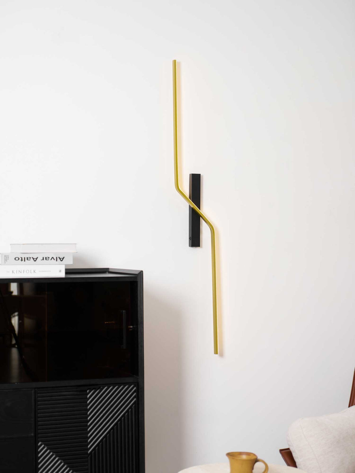 Echelon Wall Light – Modern Linear LED Sconce for Bedroom and Living Room