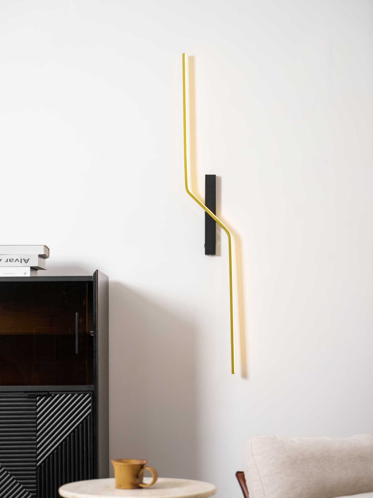 Echelon Wall Light – Modern Linear LED Sconce for Bedroom and Living Room