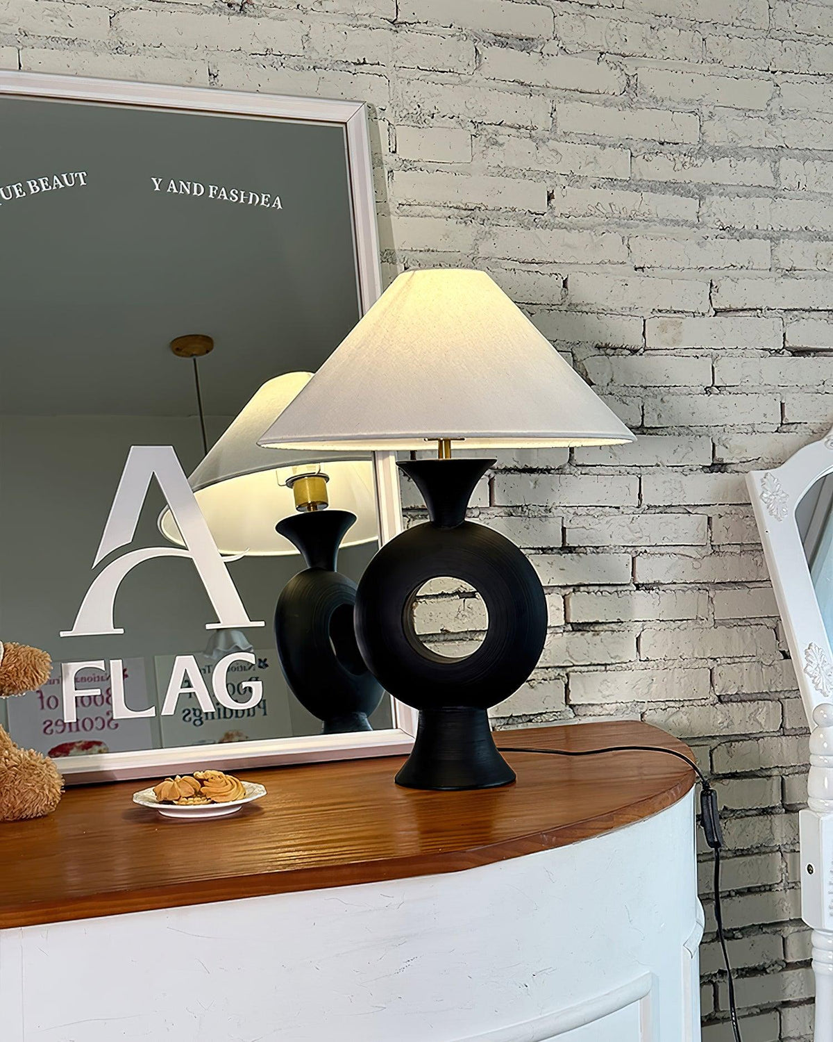 eclipse-table-lamp