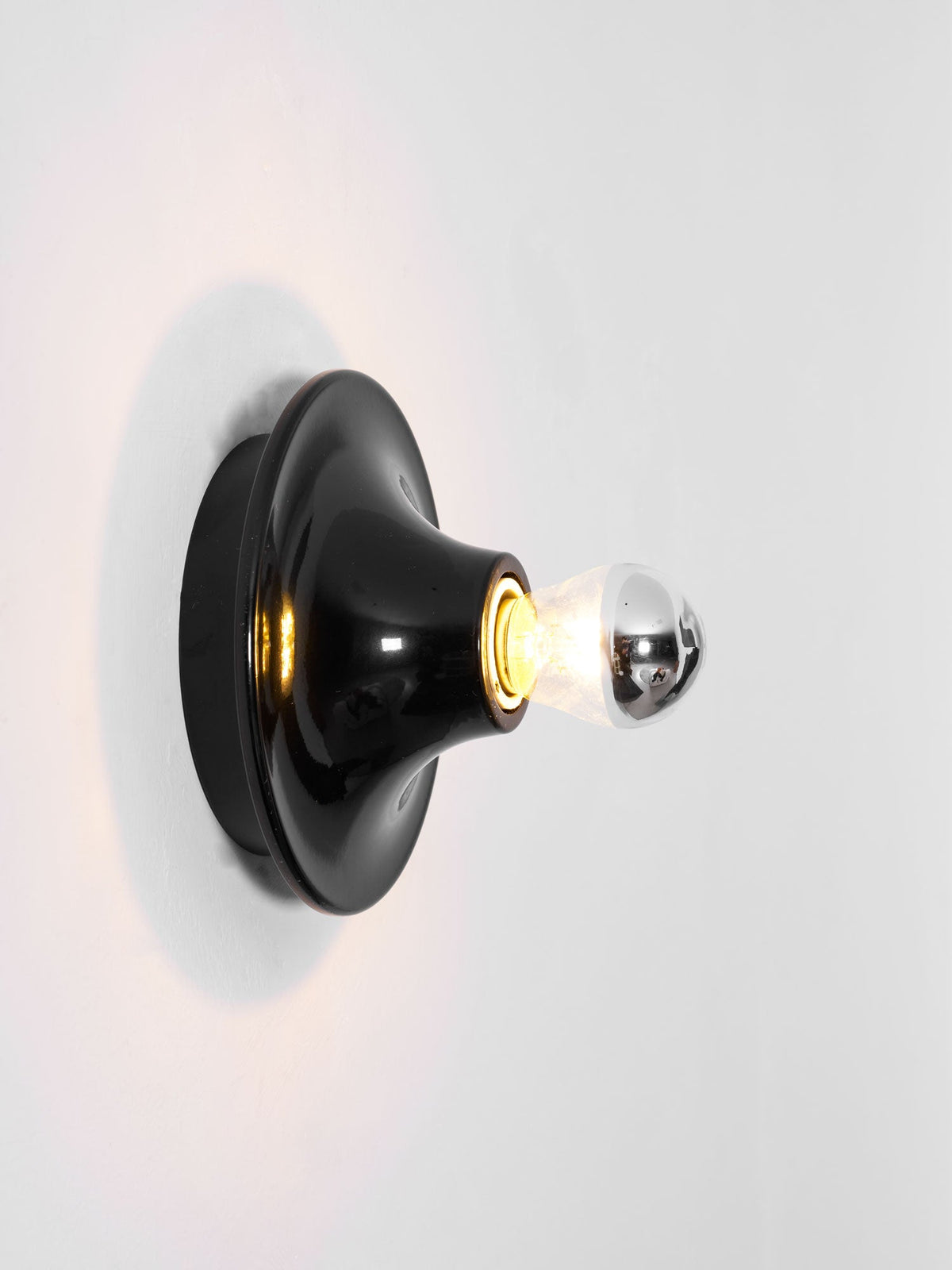 Eclipta Wall Sconce – Sculptural Metal & Glass Halo Light for Modern Interiors