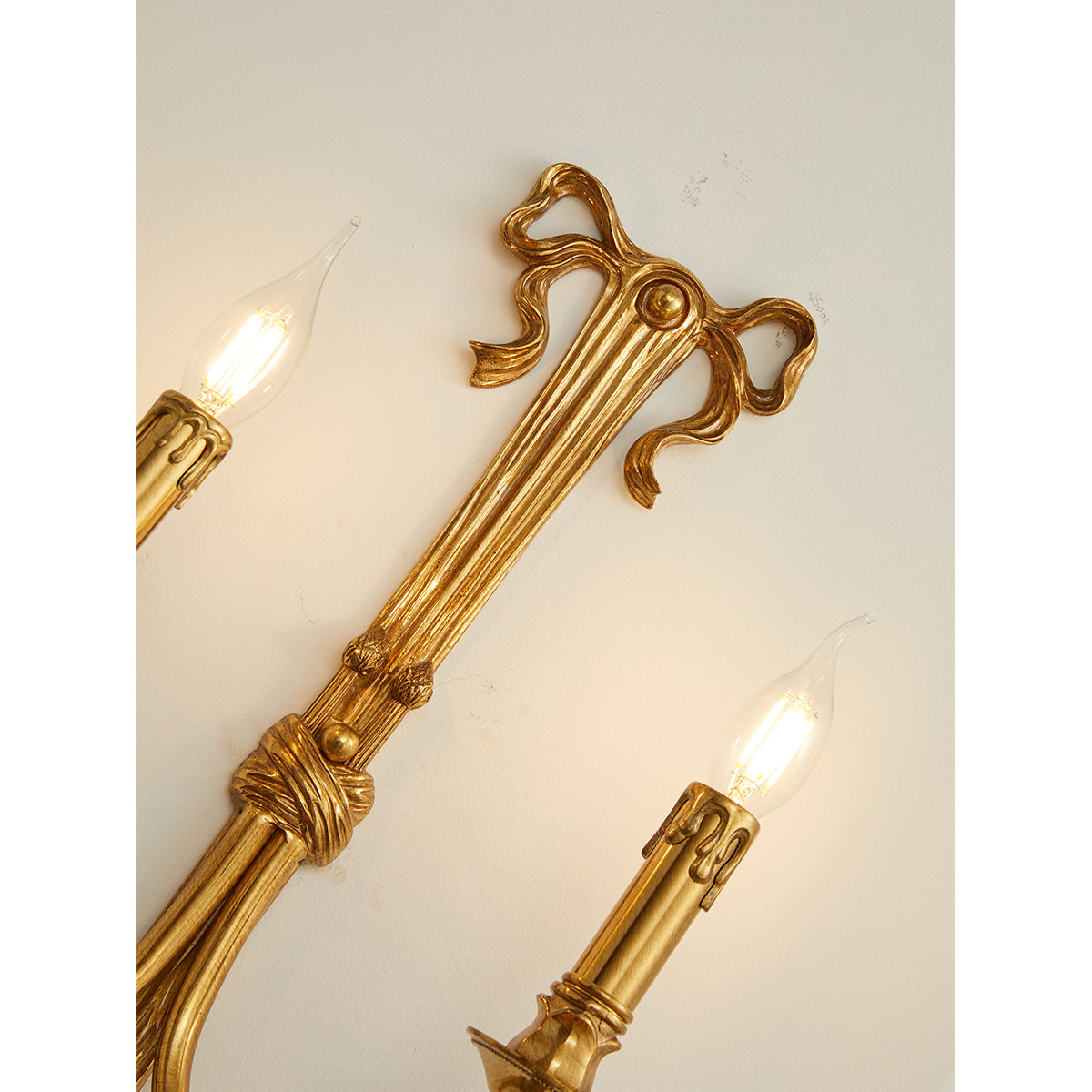 edith-brass-wall-lamp
