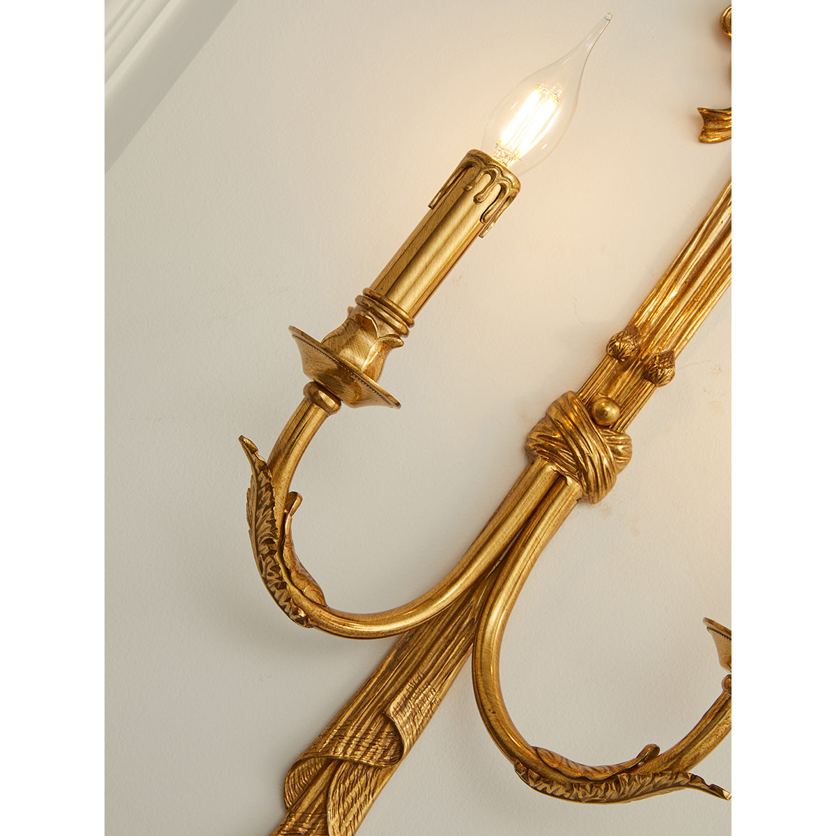 edith-brass-wall-lamp