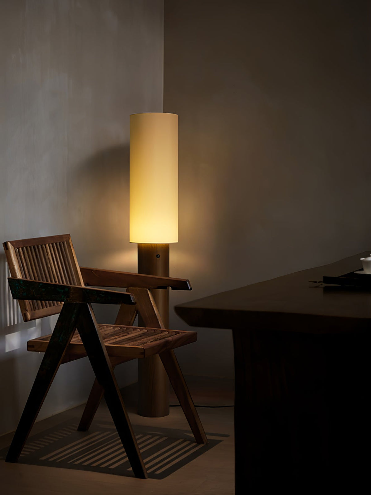 elara-wood-floor-lamp