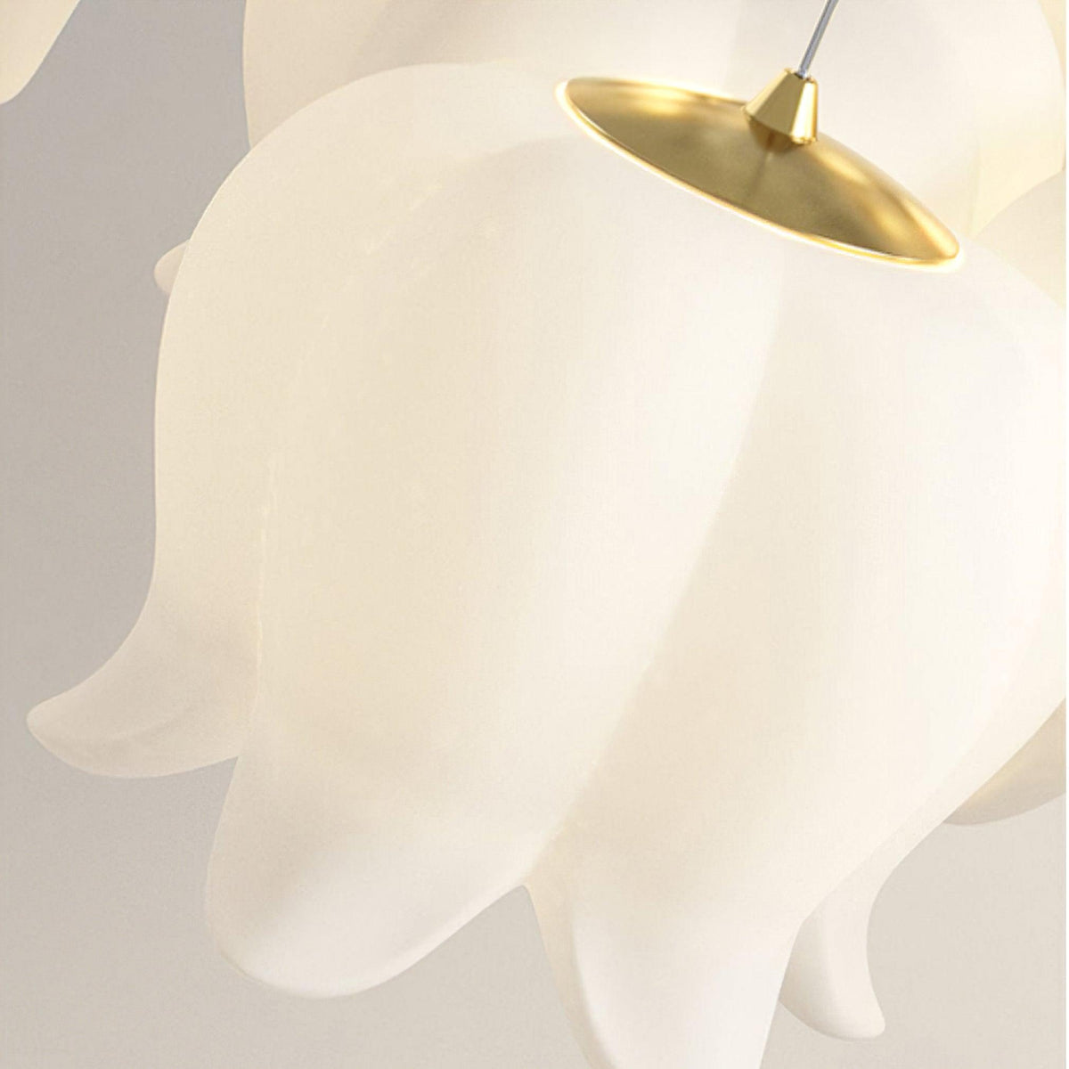 Floral Petal Pendant Light – Modern Gold Designer Hanging Lamp for Dining Room & Bedroom