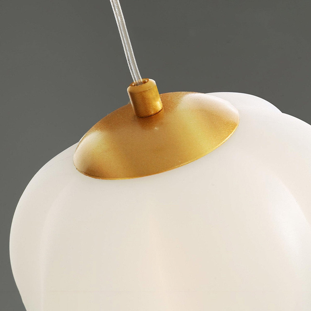 Floral Petal Pendant Light – Modern Gold Designer Hanging Lamp for Dining Room & Bedroom