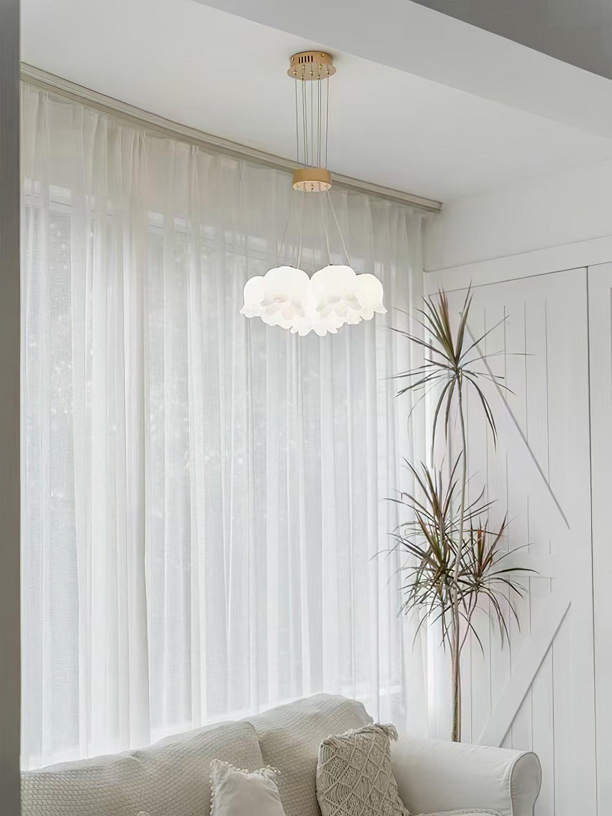 Floral Petal Pendant Light – Modern Gold Designer Hanging Lamp for Dining Room & Bedroom