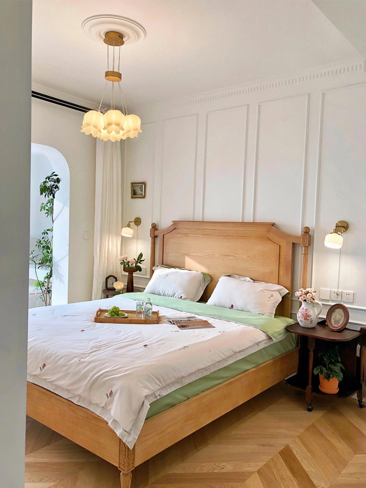 Floral Petal Pendant Light – Modern Gold Designer Hanging Lamp for Dining Room & Bedroom