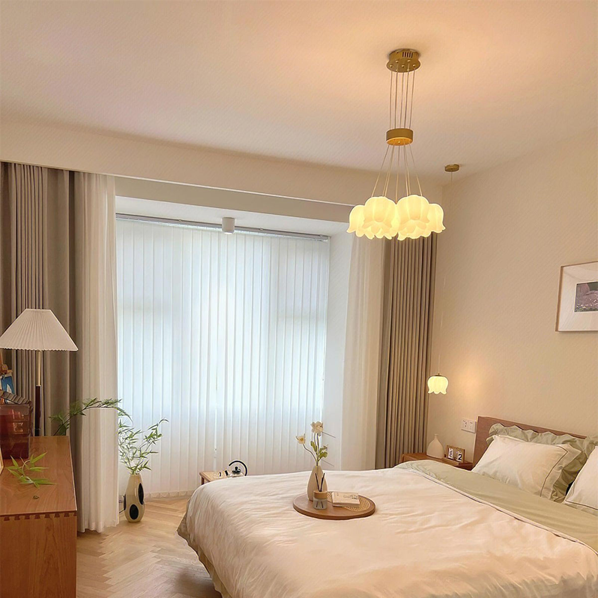 Floral Petal Pendant Light – Modern Gold Designer Hanging Lamp for Dining Room & Bedroom