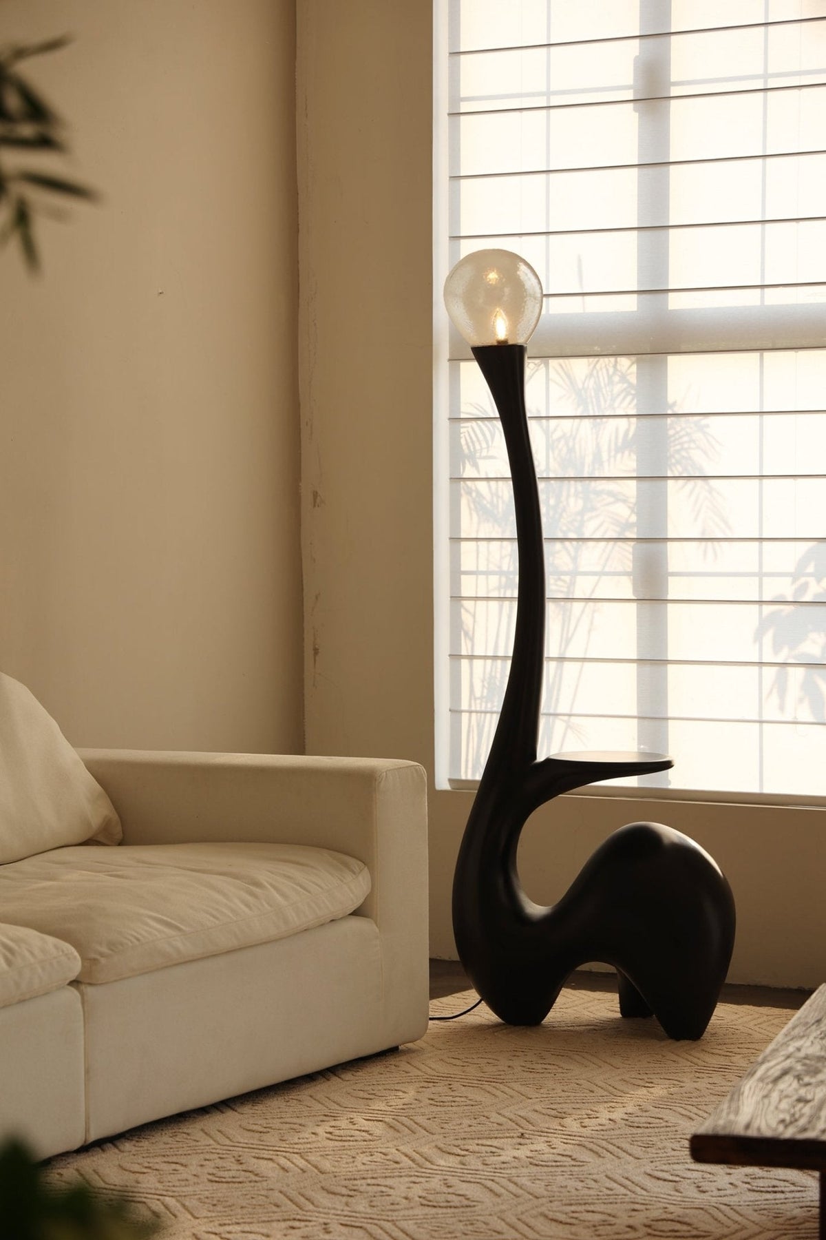 Elero Sculptural Floor Lamp – Modern Art Deco Lighting for Living Spaces