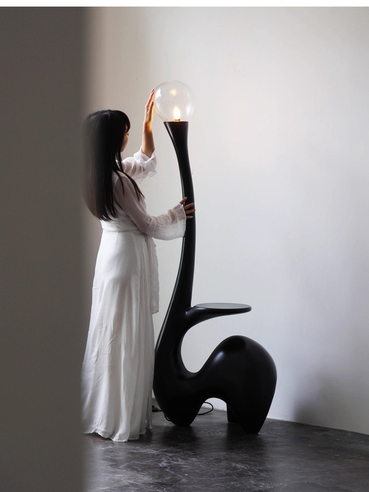 Elero Sculptural Floor Lamp – Modern Art Deco Lighting for Living Spaces
