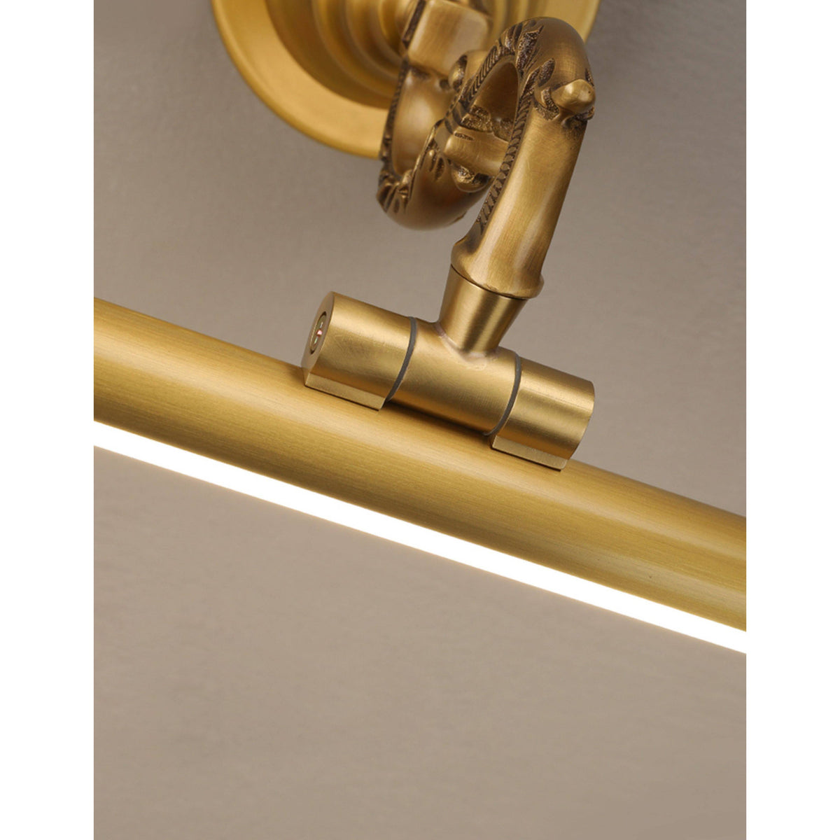 emery-picture-wall-lamp