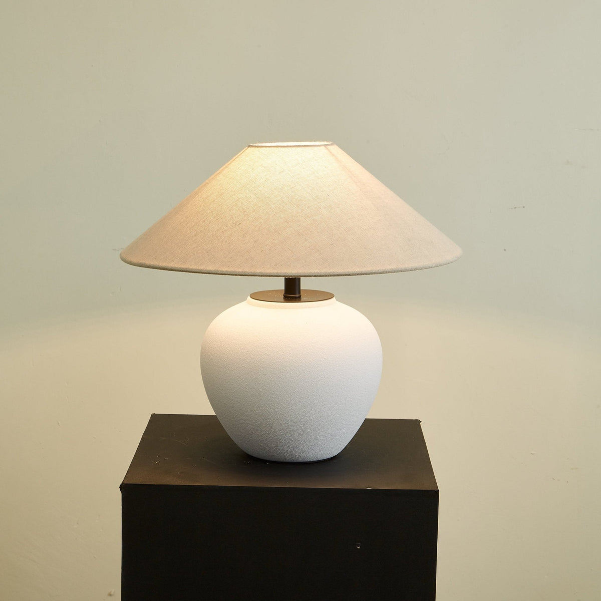 Erison Ceramic Table Lamp – Minimalist Bedside & Living Room Lighting