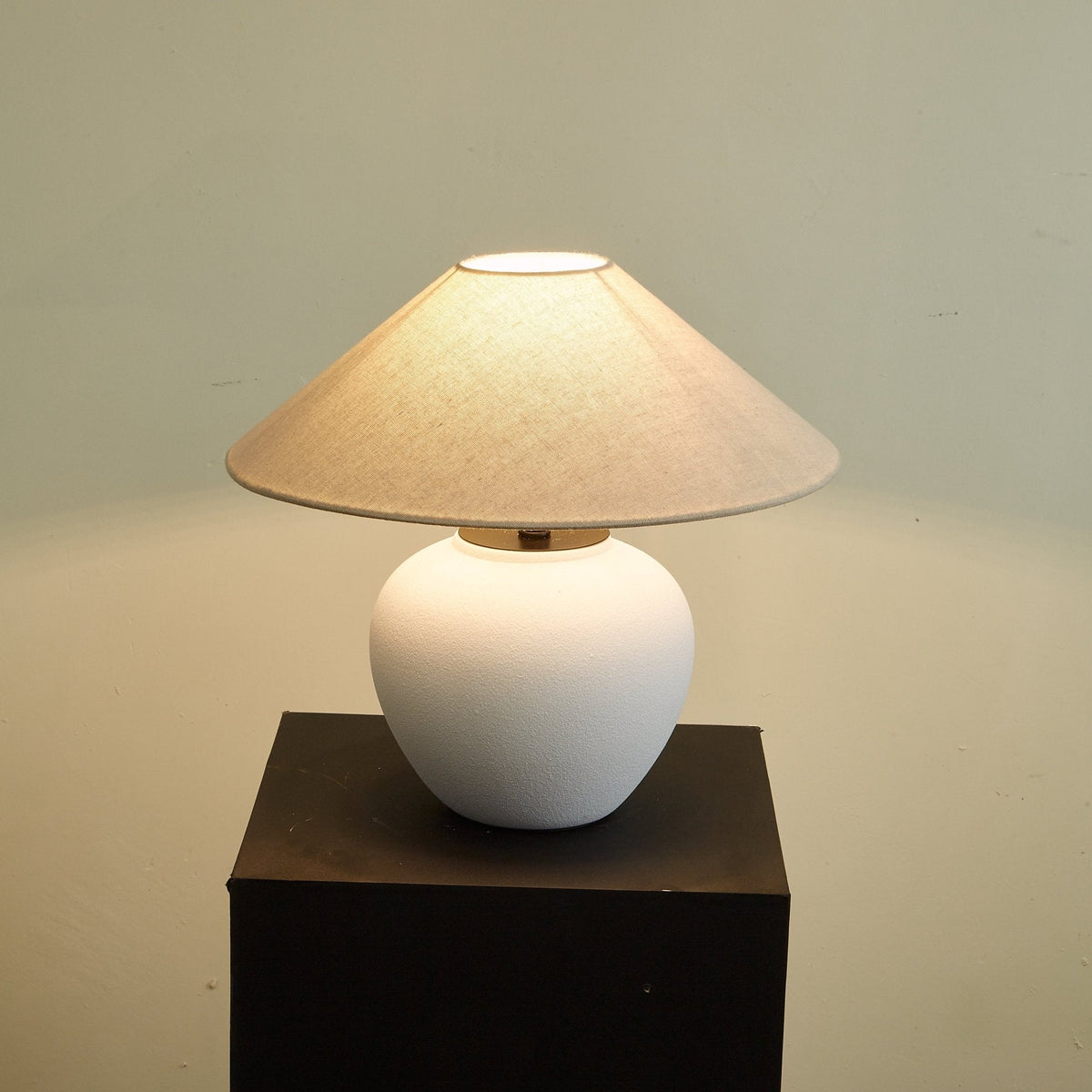 Erison Ceramic Table Lamp – Minimalist Bedside & Living Room Lighting