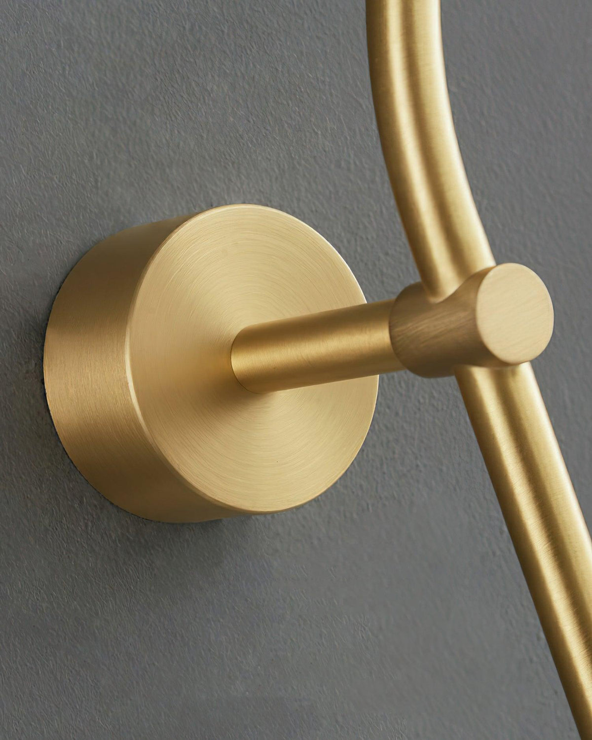evelyn-arc-wall-light