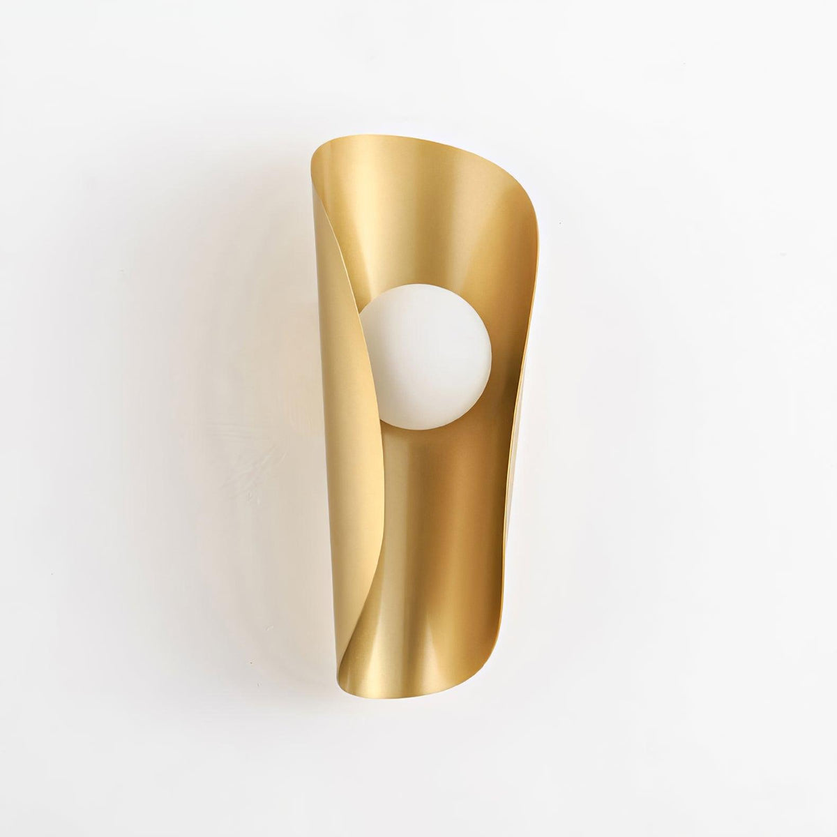 evie-wall-lamp