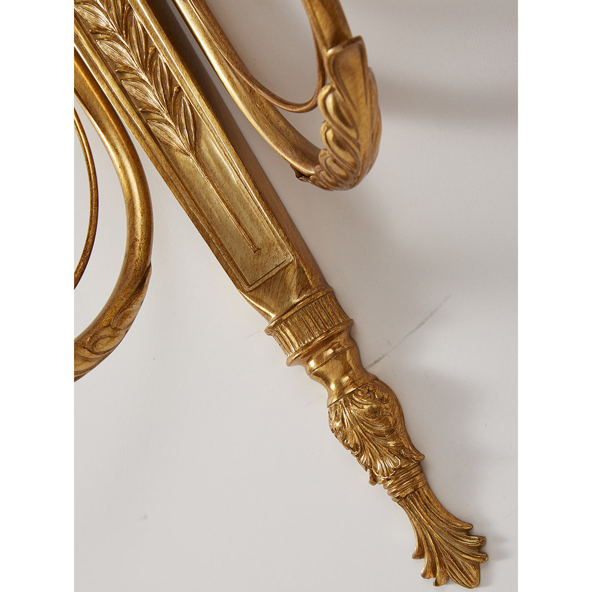 fabienne-wall-lamp