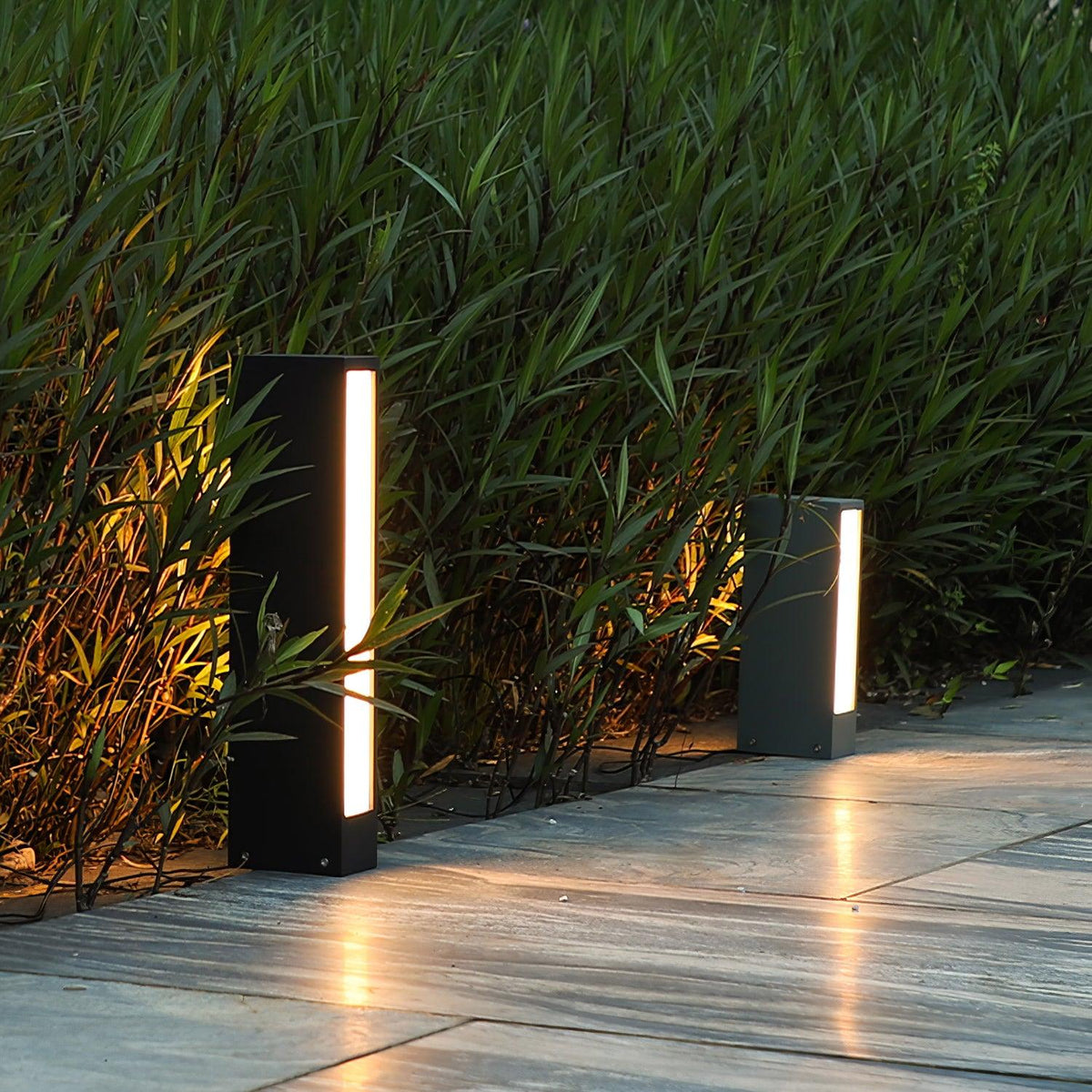 Faro Outdoor Post Light – Modern Cast Aluminum LED Lamp for Pathways & Gardens