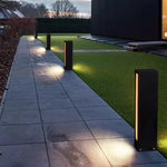 Faro Outdoor Post Light – Modern Cast Aluminum LED Lamp for Pathways & Gardens