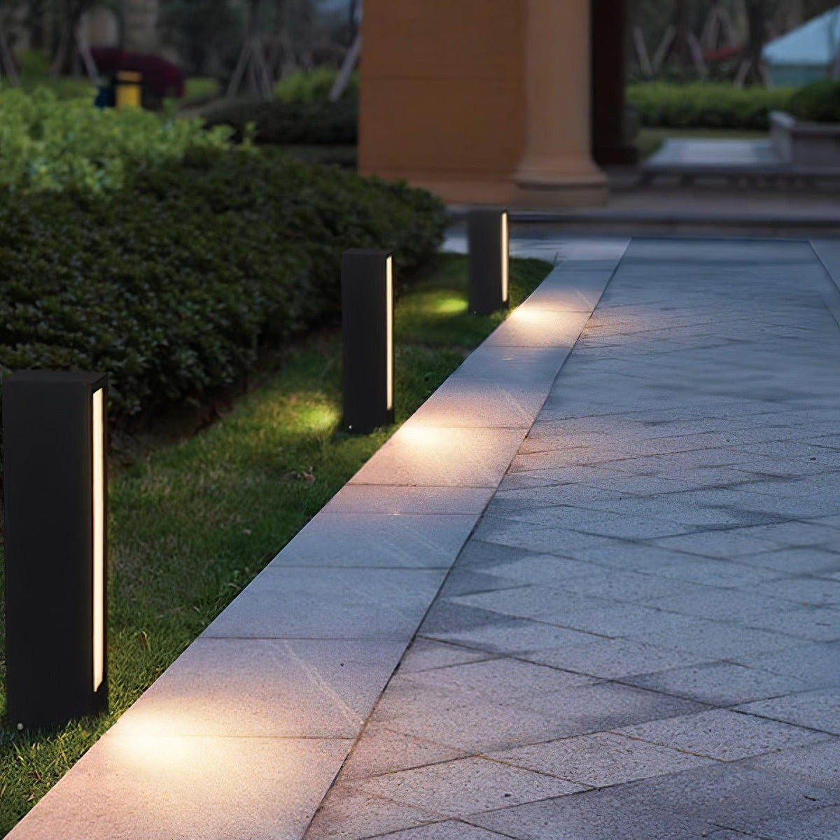 Faro Outdoor Post Light – Modern Cast Aluminum LED Lamp for Pathways & Gardens