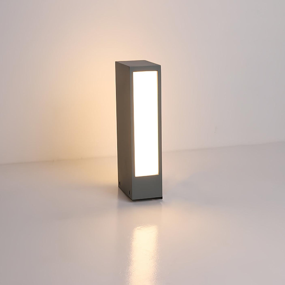 Faro Outdoor Post Light – Modern Cast Aluminum LED Lamp for Pathways & Gardens