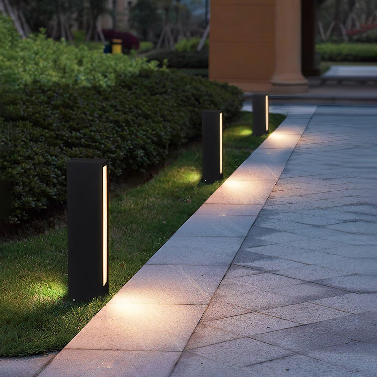 Faro Outdoor Post Light – Modern Cast Aluminum LED Lamp for Pathways & Gardens