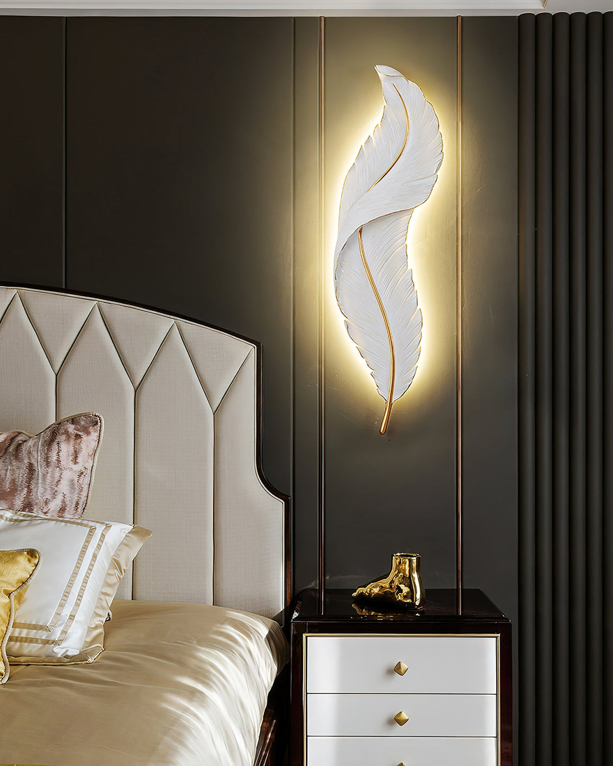 feather-wall-lamp