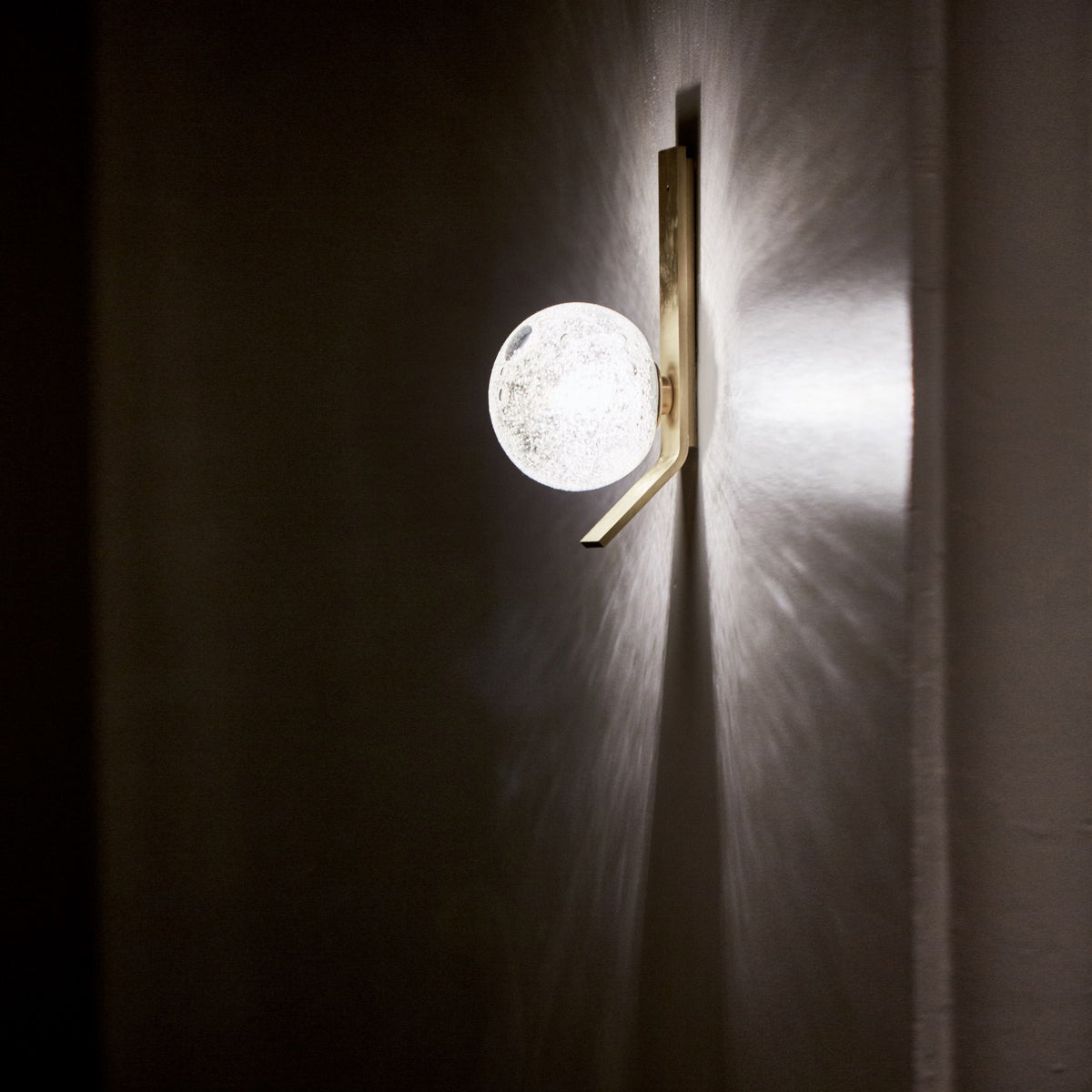 fizi-wall-lamp