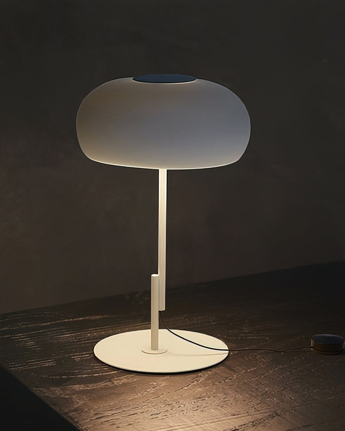 Vetra Table Lamp