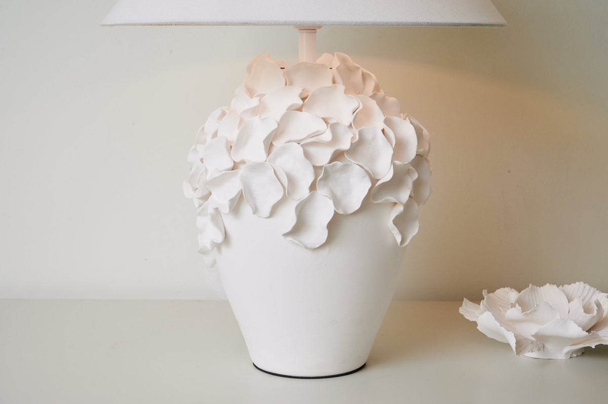Florae Ceramic Table Lamp – Sculpted Bloom Design for Modern Interiors