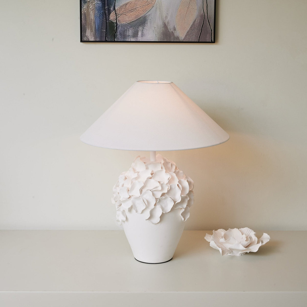 Florae Ceramic Table Lamp – Sculpted Bloom Design for Modern Interiors