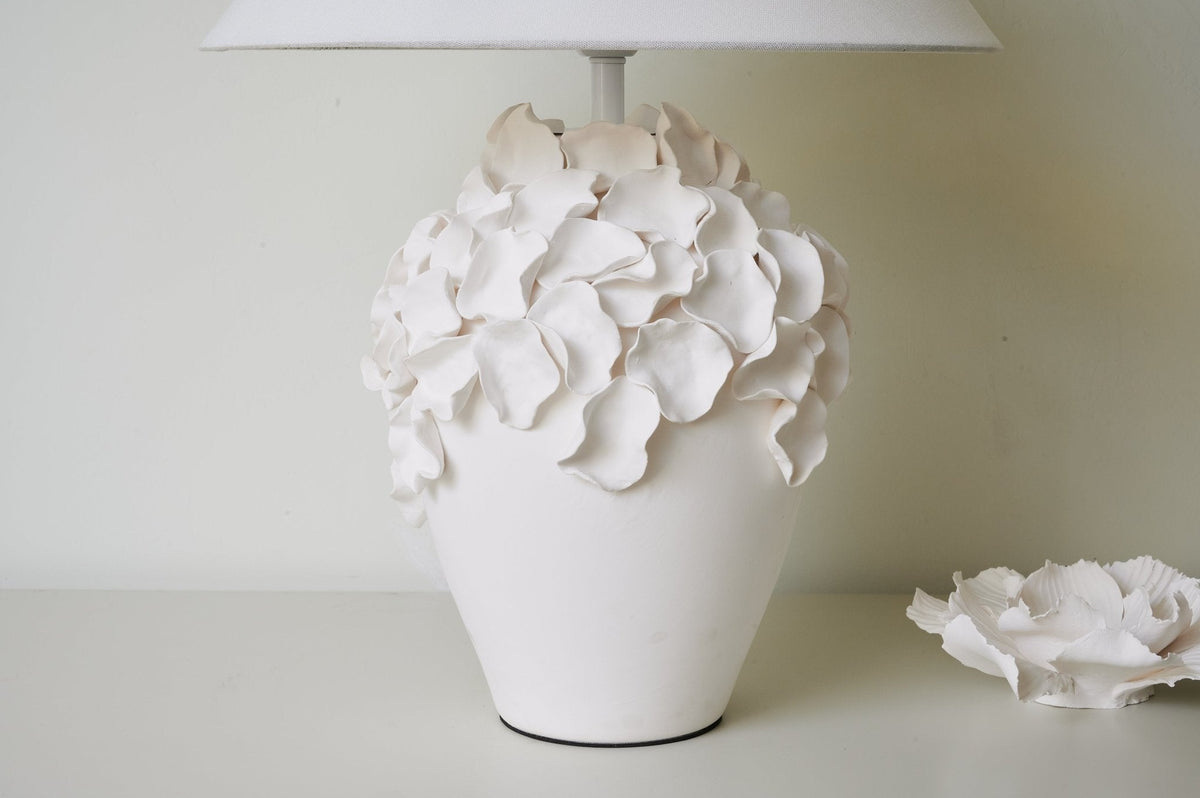 Florae Ceramic Table Lamp – Sculpted Bloom Design for Modern Interiors
