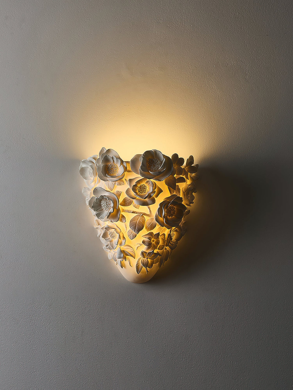 Floranza Ceramic Wall Sconce with Floral Relief – Modern LED Wall Light