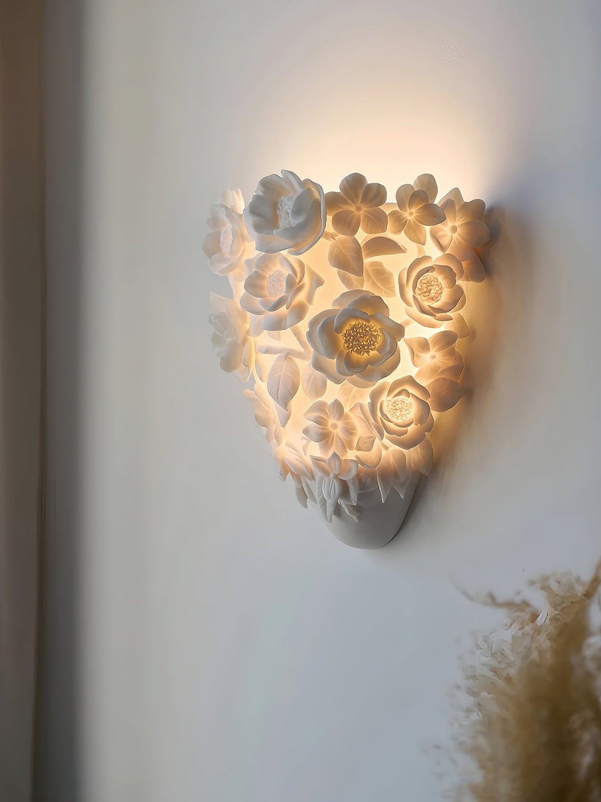 Floranza Ceramic Wall Sconce with Floral Relief – Modern LED Wall Light