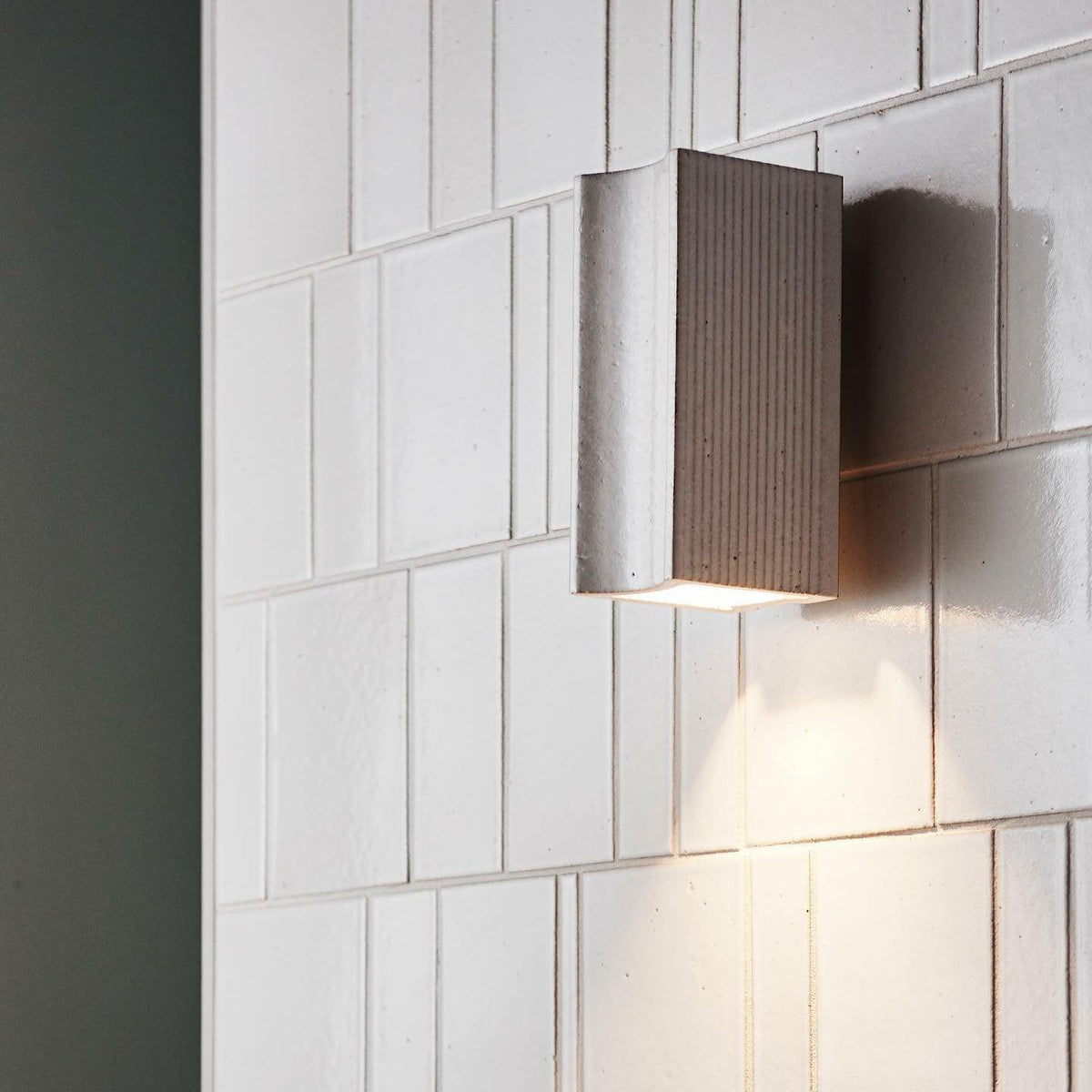 flute-wall-lamp