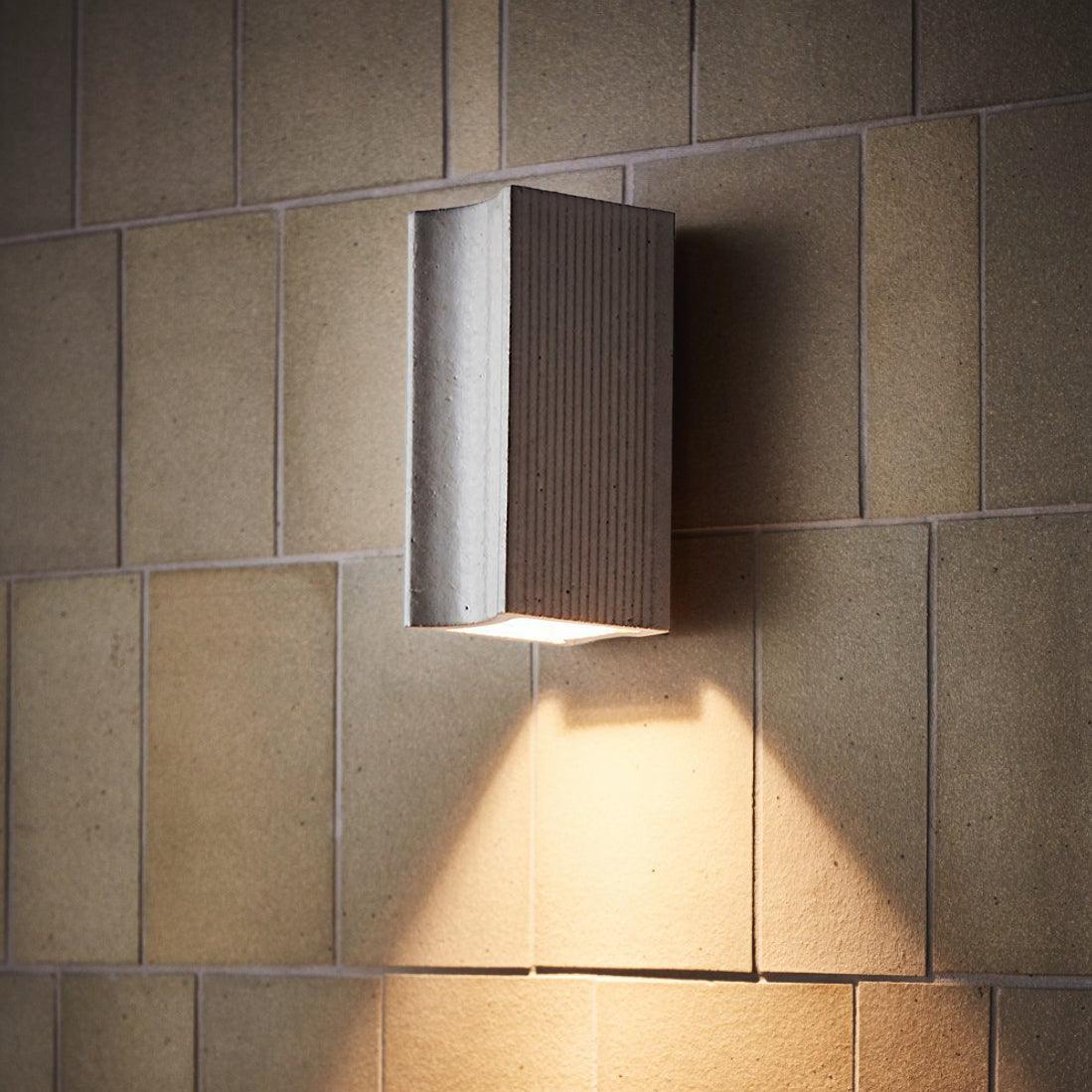 flute-wall-lamp