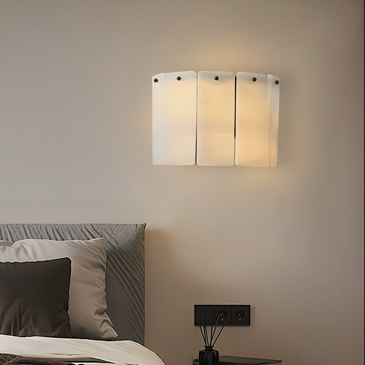 Fractured Alabaster Wall Sconce in Black and Brushed Copper