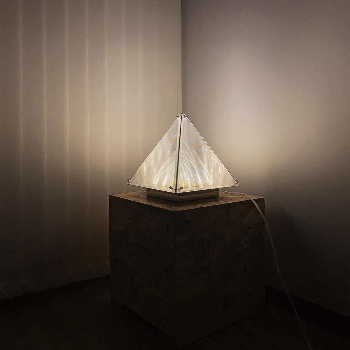 fragment-table-lamp