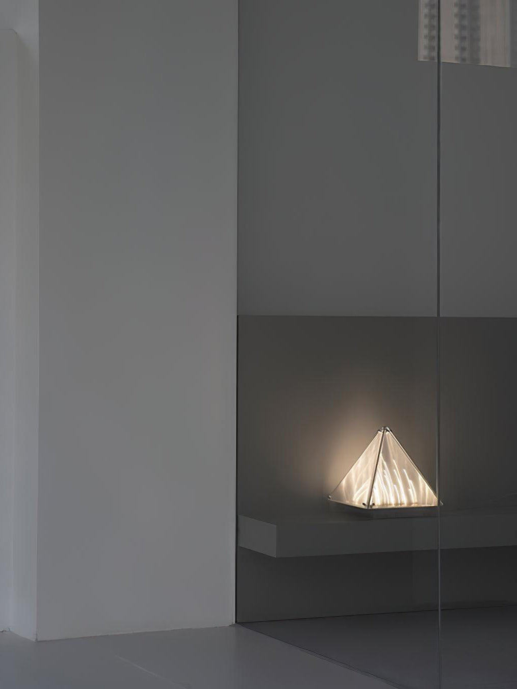 fragment-table-lamp