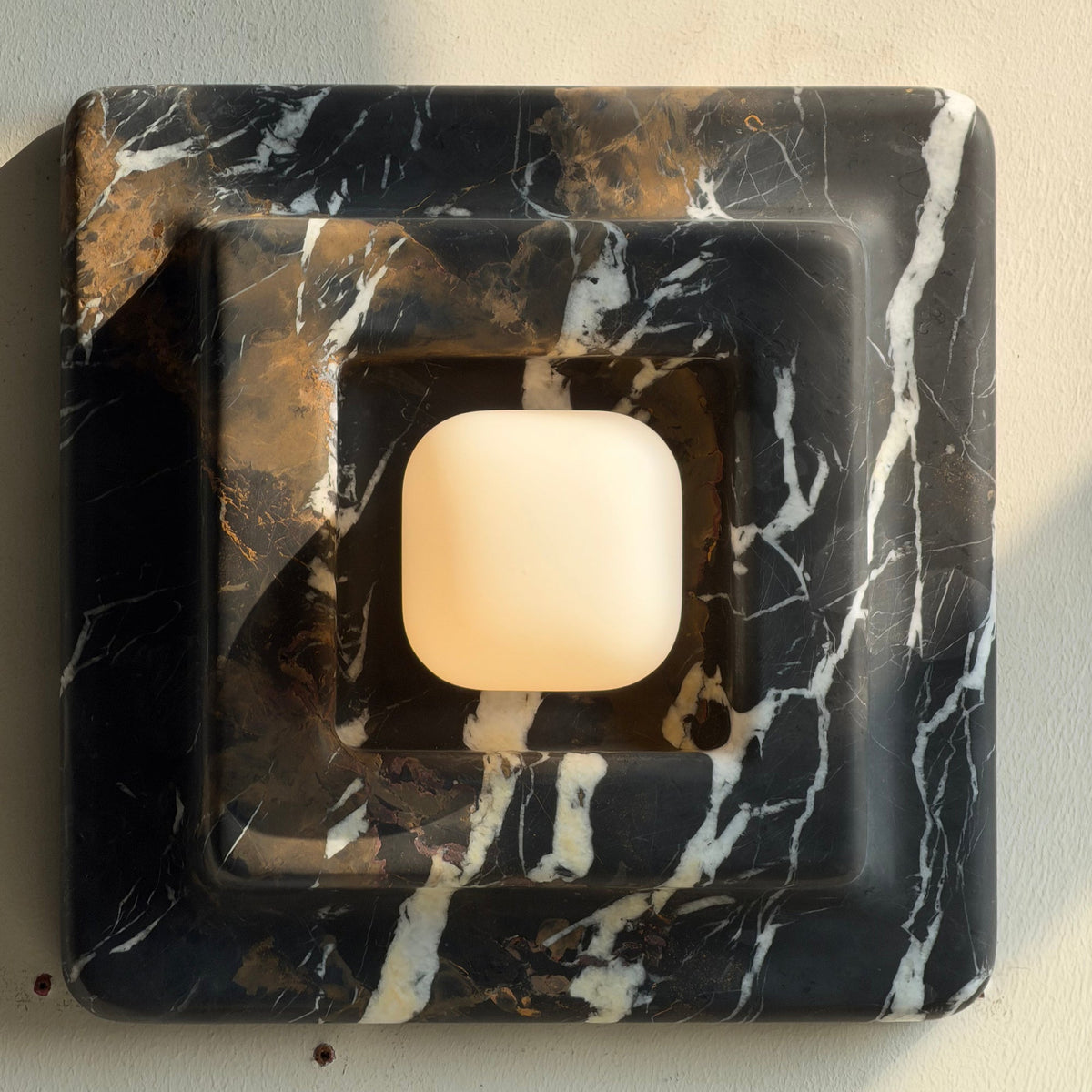 franklin-marble-wall-lamp